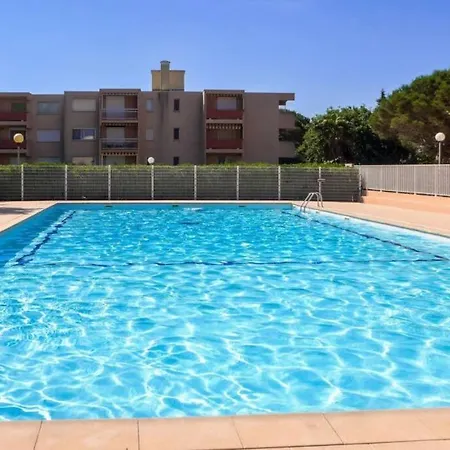 Quatre Couchages Classe 2 Etoiles アパート